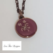 Load image into Gallery viewer, Mini Queen Anne&#39;s Lace Necklace in AC with Fuchsia
