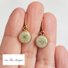 Load image into Gallery viewer, Tiny Queen Anne&#39;s Lace Earrings AG with Grey 2
