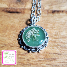 Load image into Gallery viewer, Necklace, Scalloped Botanical
