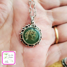Load image into Gallery viewer, Scalloped Queen Anne&#39;s Lace Necklace
